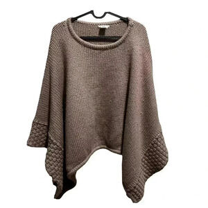 Gorgeous beige Portolano Poncho OSFA
